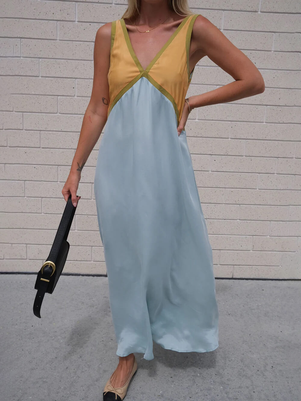V-neck | Robe chic à empiècements de couleurs contrastantes