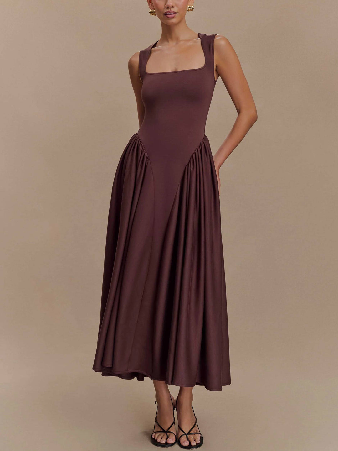 Robe rétro minimaliste à col carré