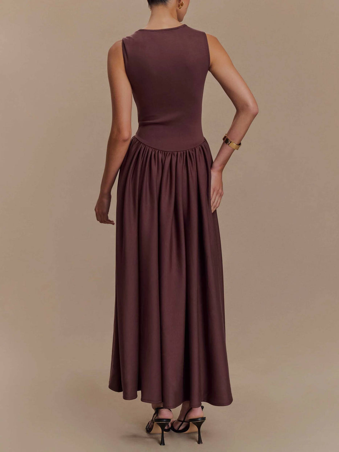 Robe rétro minimaliste à col carré