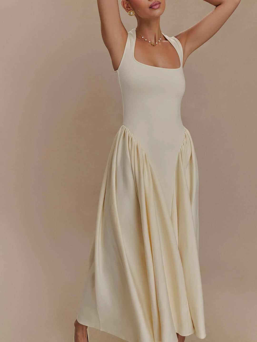 Robe rétro minimaliste à col carré