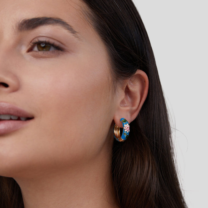 MOREL & LAURENT PARIS | BOUCLES D’OREILLES EN CERCLE DORÉ AVEC FLEUR