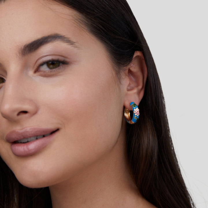 MOREL & LAURENT PARIS | BOUCLES D’OREILLES EN CERCLE DORÉ AVEC FLEUR